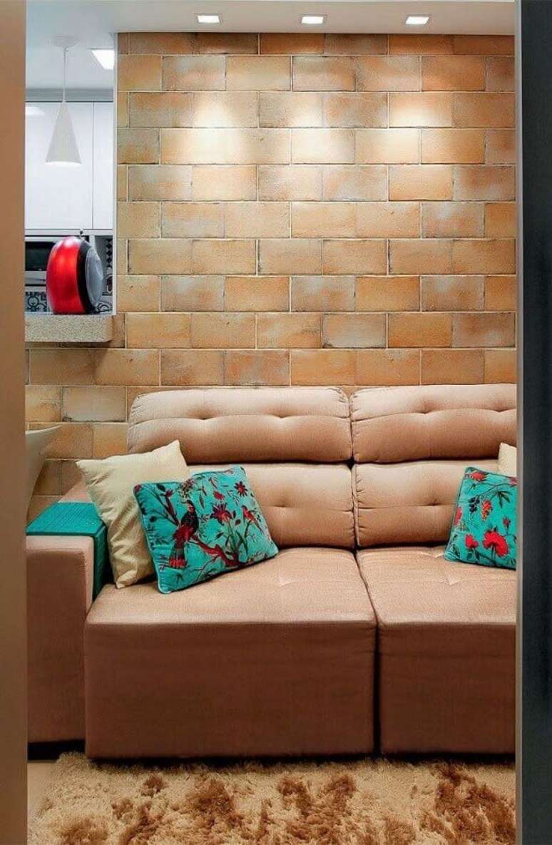 9. O sofá retrátil é um dos melhores modelos de sofá para sala de TV – Foto: Pinosy