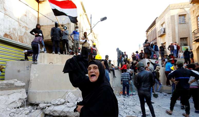 Os manifestantes do Iraque têm pedido o fim da influência iraniana no país