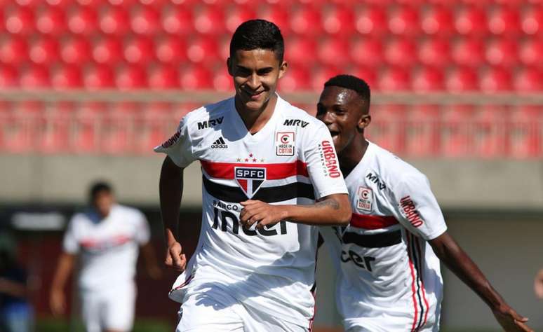 Volante foi um dos destaques do ano passado e pode ser promovido ao profissional - Divulgação/São Paulo FC
