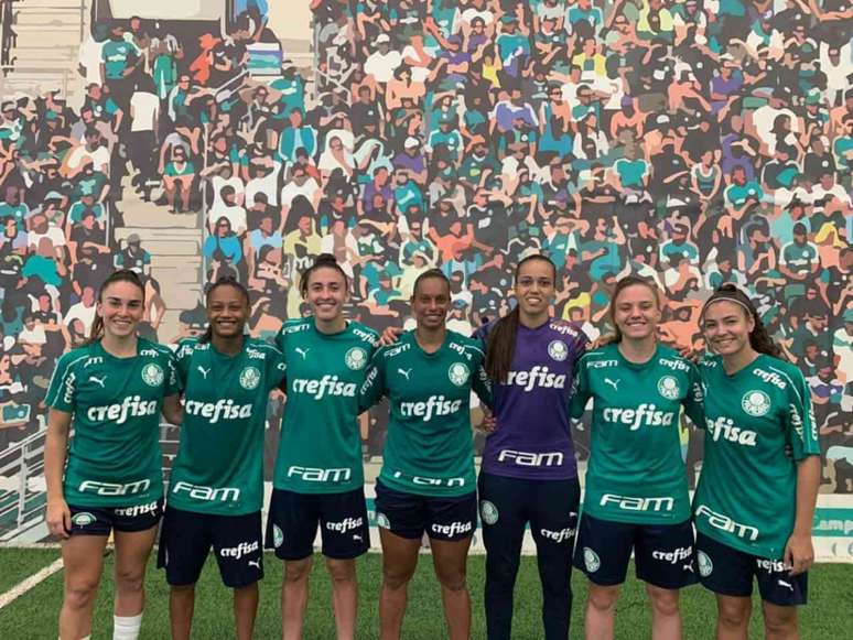 Palmeiras apresentou reforços para o time feminino neste sábado, na Academia de Futebol (Foto: Divulgação)