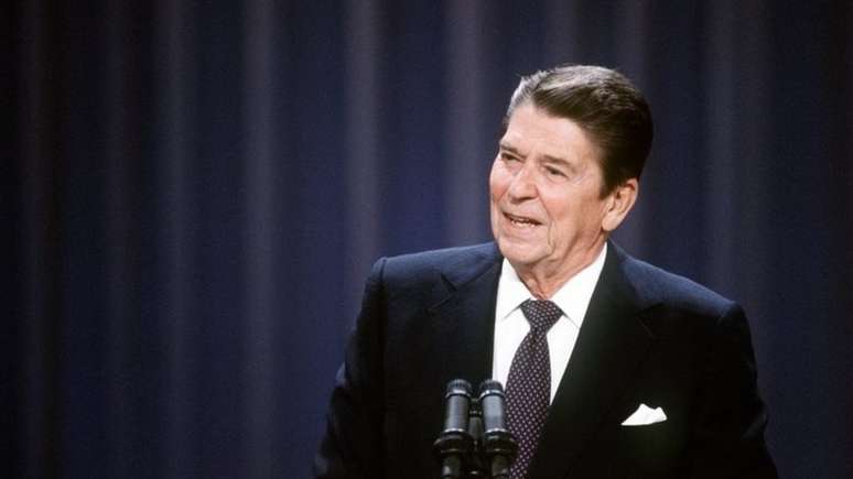 O então presidente americano, Ronald Reagan, ao saber da derrubada do avião prestou 'condolências' às famílias que perderam parentes, mas não admitiu erro ou responsabilidade das Forças Armadas americanas no episódio