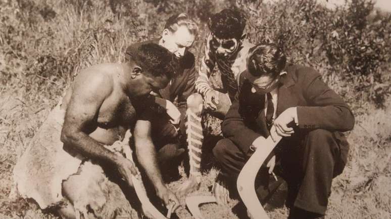 Seu bisavô Tom (à esquerda) e avô Fred (terceiro à esquerda) deram aulas sobre a terra na década de 1940