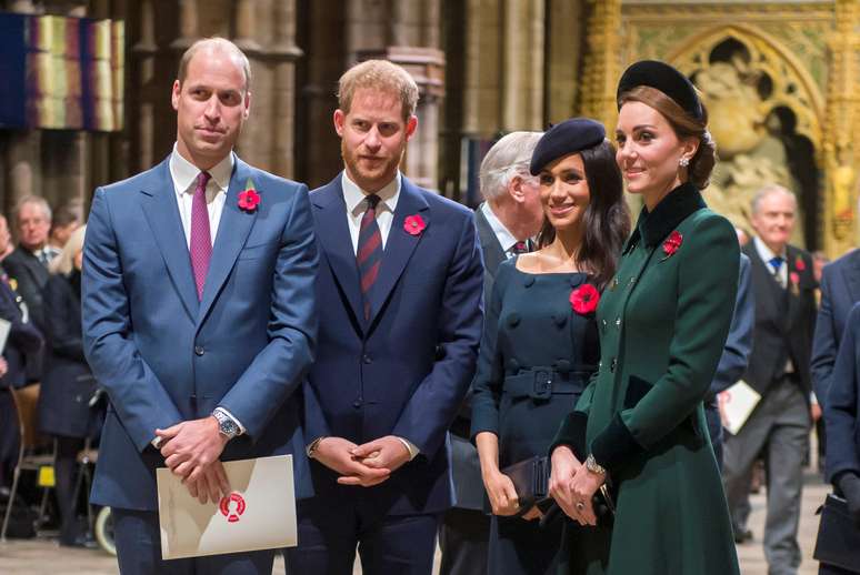 Príncipes William e Harry com as duquesas de Sussex e Cambridge