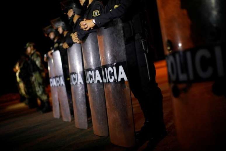 Policiais de guarda na fronteira entre Peru e Equador
15/06/2019
REUTERS/Carlos Garcia Rawlins
