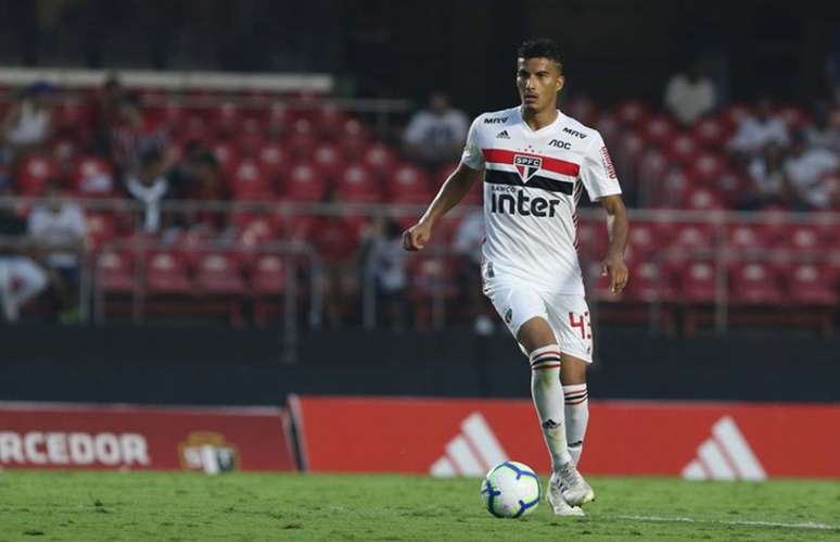 Walce tem cinco jogos como profissional do São Paulo - FOTO: Rubens Chiri/saopaulofc.net