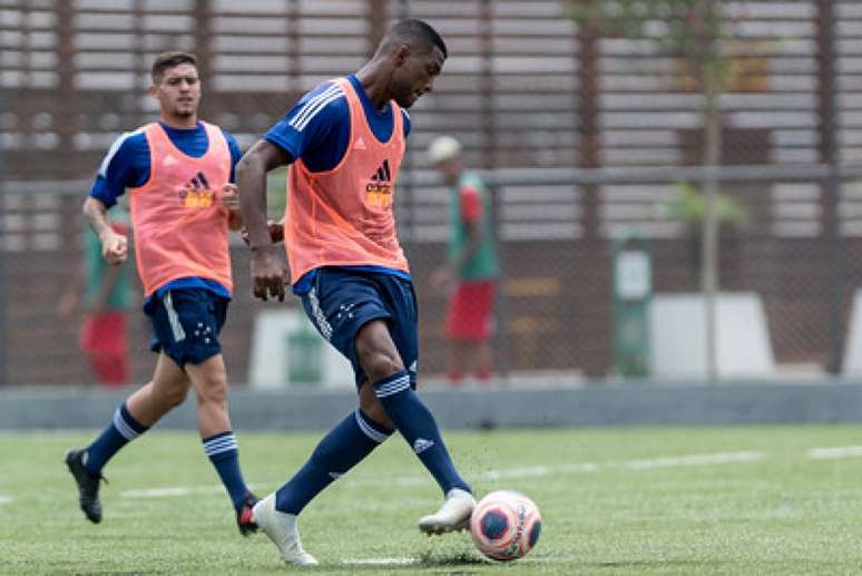 Jovens da base tiveram seus vencimentos colocados em dia. Elas não haviam recebidos o mês de dezembro-( Divulgação e Vinnicius Silva/Cruzeiro)