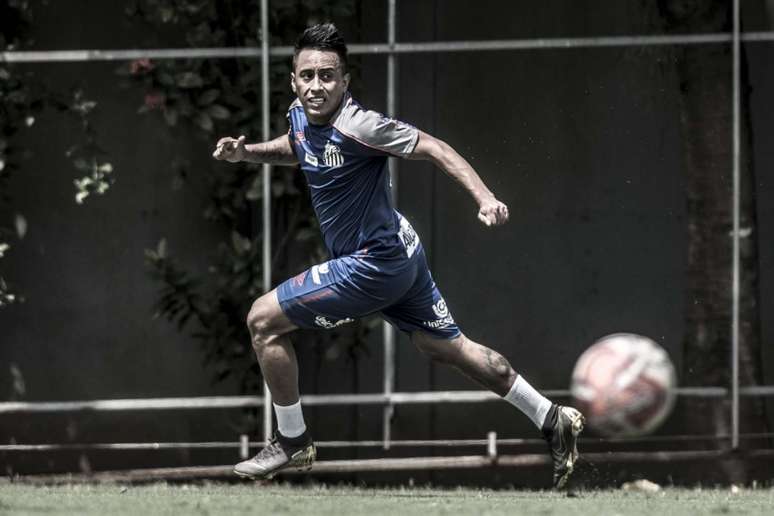 Cueva se destacou nos primeiros treinamentos do ano (Foto: Ivan Storti/Santos)