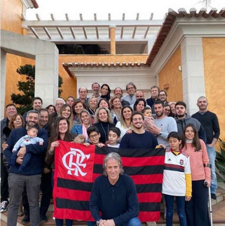 Jorge Jesus, treinador português do Flamengo, fez post com familiares em Portugal (Reprodução/ Instagram)