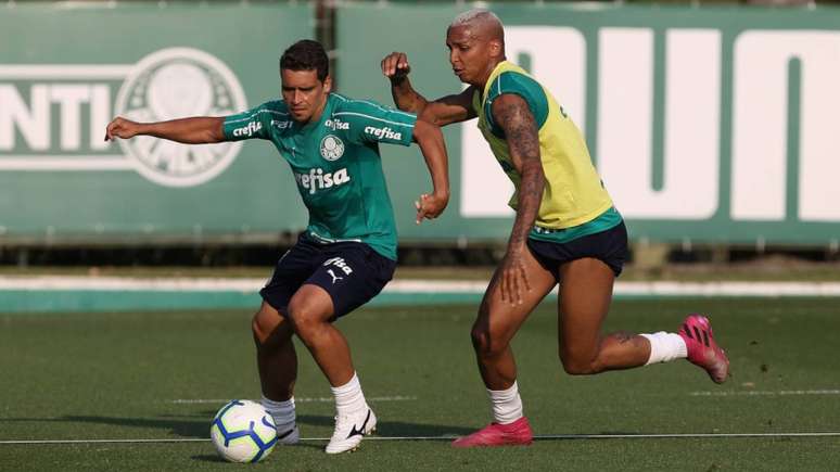 Jean e Deyverson durante treino do Palmeiras, na Academia de Futebol (Foto: Cesar Greco)