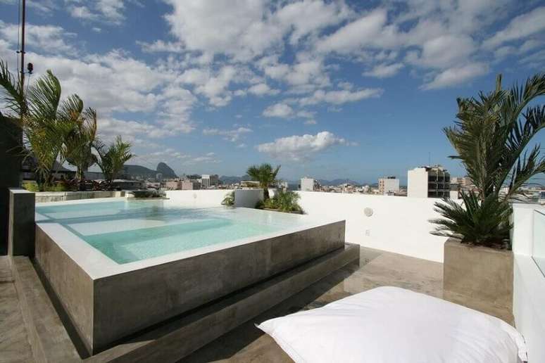 2. Casa com piscina de concreto concreto – Foto: Habitissimo.com