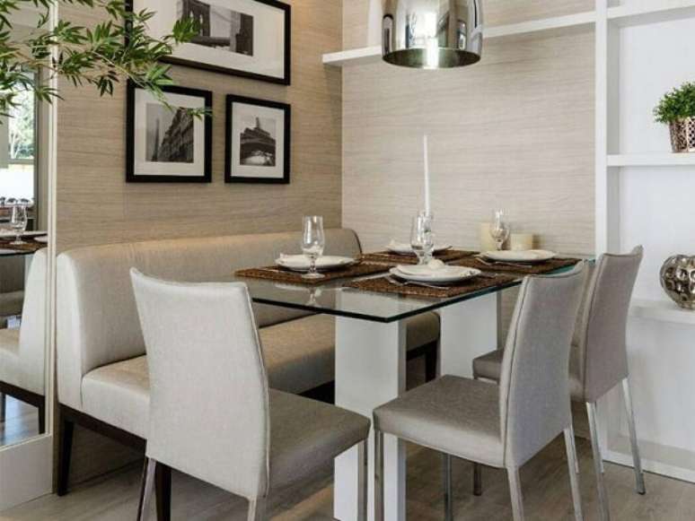 11. Mesa de canto para sala de jantar com tampo de vidro. Fonte: Pinterest
