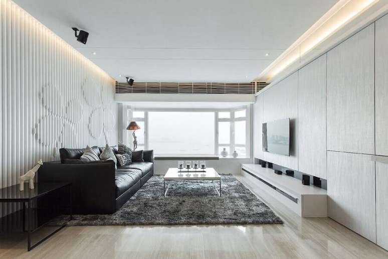 29. Rack com painel para sala branca e cinza decorada com revestimento 3D – Foto: UniLED