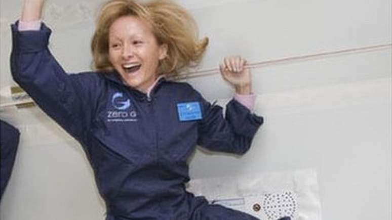 Ketty Maisonrouge experimentou ficar num ambiente de gravidade 0 como parte de seu treinamento para o turismo espacial