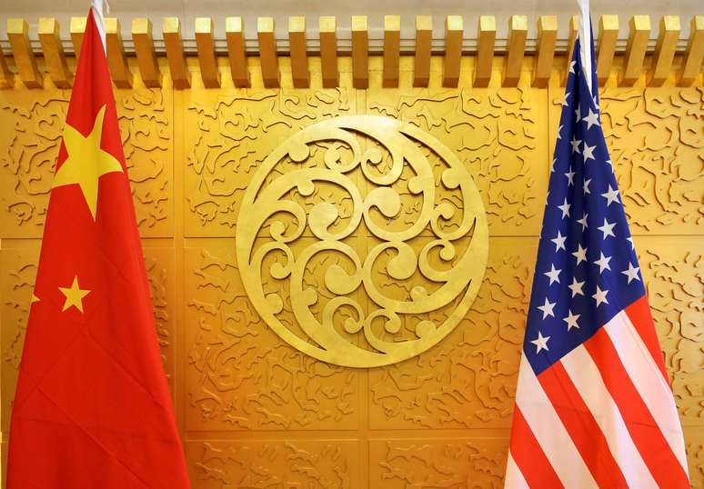 Bandeiras da China e dos EUA
27/04/2018
REUTERS/Jason Lee