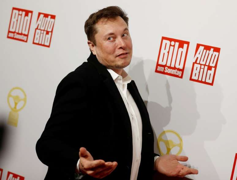 Presidente-executivo da Tesla, Elon Musk, já conseguiu cumprir a meta operacional que também era necessária para disparar a opção de compra de ações da empresa. Berlim, Alemanha, 12/11/2019. REUTERS/Hannibal Hanschke  