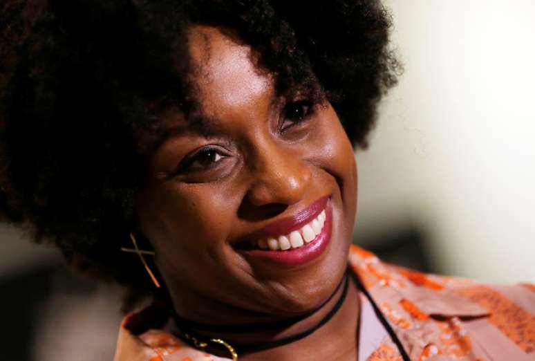 Escritora nigeriana Chimamanda Ngozi Adichie durante entrevista à Reuters em Santiago
13/01/2020 REUTERS/Rodrigo Garrido 