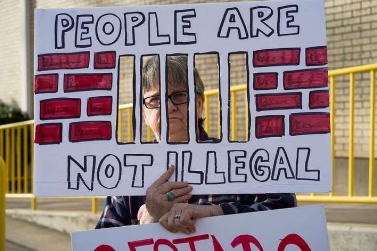 Manifestante protesta contra separação de famílias imigrantes na fronteira dos EUA com o México
12/01/2020
 REUTERS/Go Nakamura