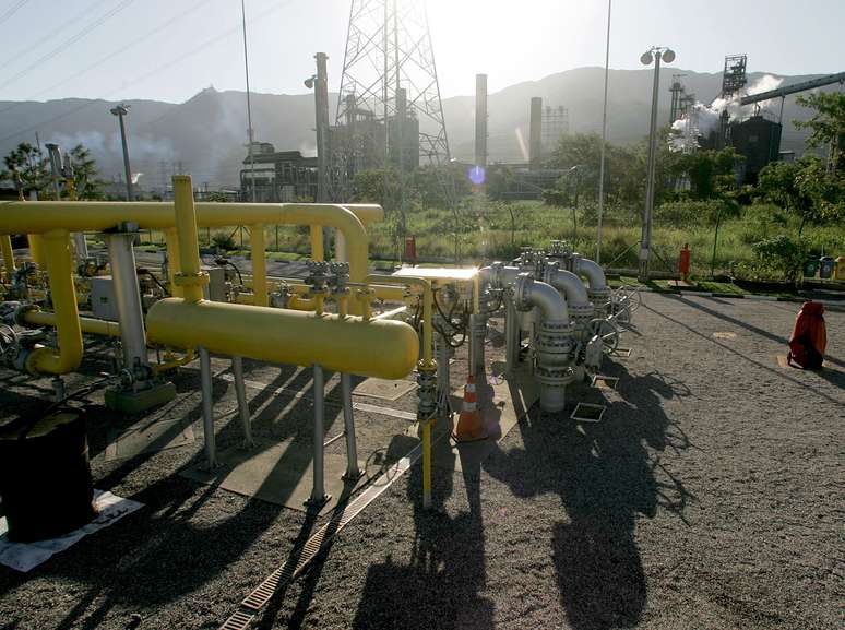 Instalações de gás natural em Cubatão (SP) 
03/05/2006
REUTERS/Caetano Barreira