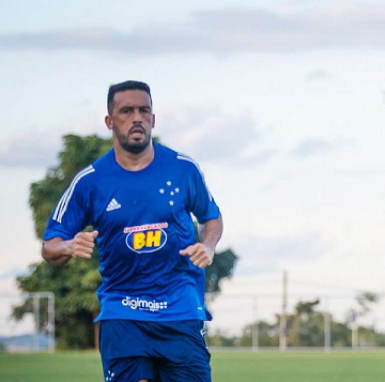 Edílson deu diversas declarções que desejava voltar ao  Grêmio, mas acabou se acertando com o Cruzeiro-(Vinnicius  Silva/Cruzeiro)