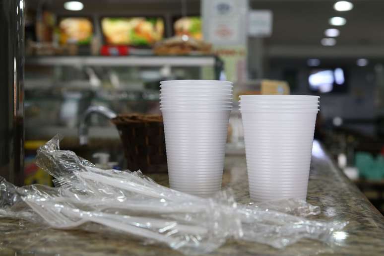 Lei proíbe copos e talheres plásticos na cidade de São Paulo