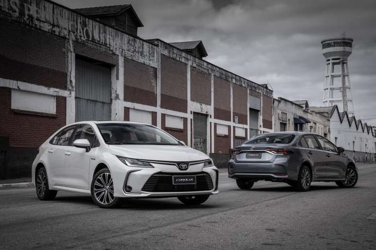 Novo Toyota Corolla Altis: versão híbrida ou a combustão.