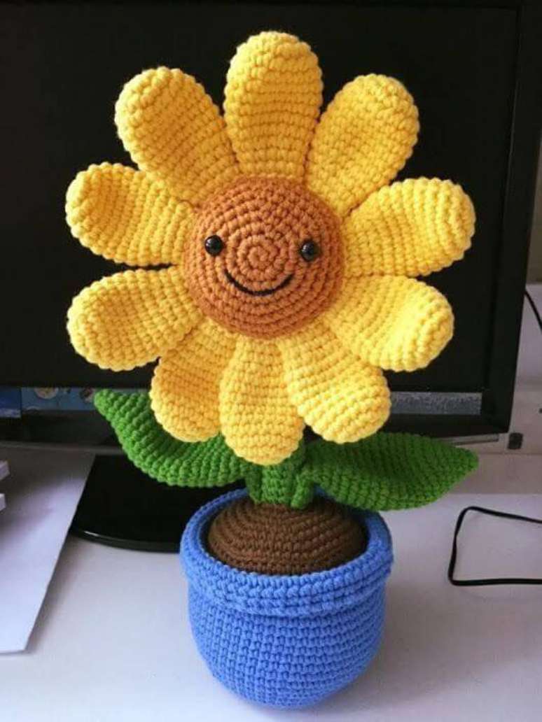 12. Peso de porta de crochê com flor – Foto: Pinterest