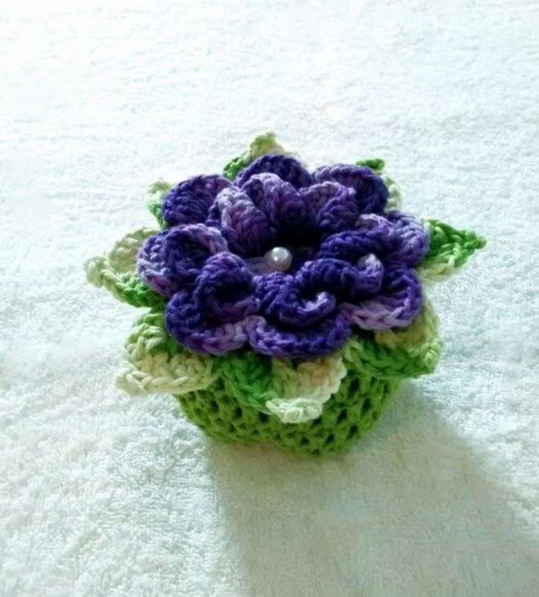 9. Peso de porta de crochê com flor – Foto: Pinterest