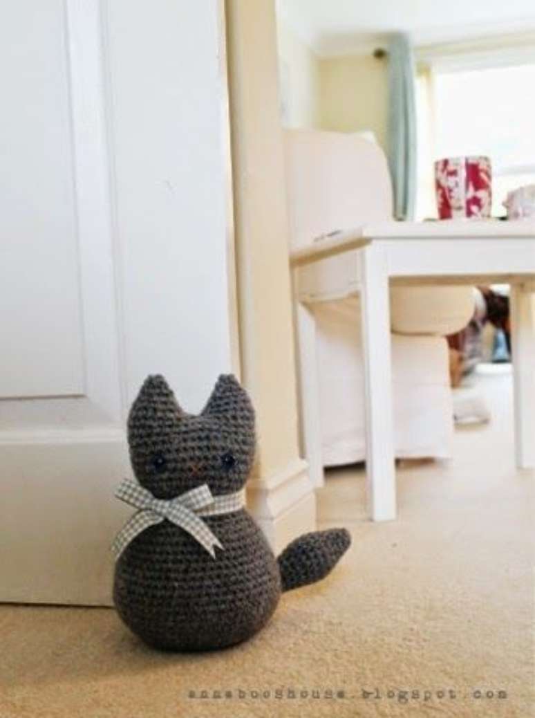 39. Peso de porta de crochê de gatinho para quarto – Foto: Pinterest