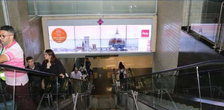 Banner da Enit no Aeroporto de Congonhas, em São Paulo