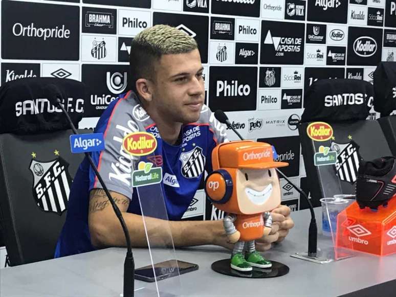 Jobson, em entrevista coletiva, nesta quarta-feira, no CT Rei Pelé (Arthur Faria)