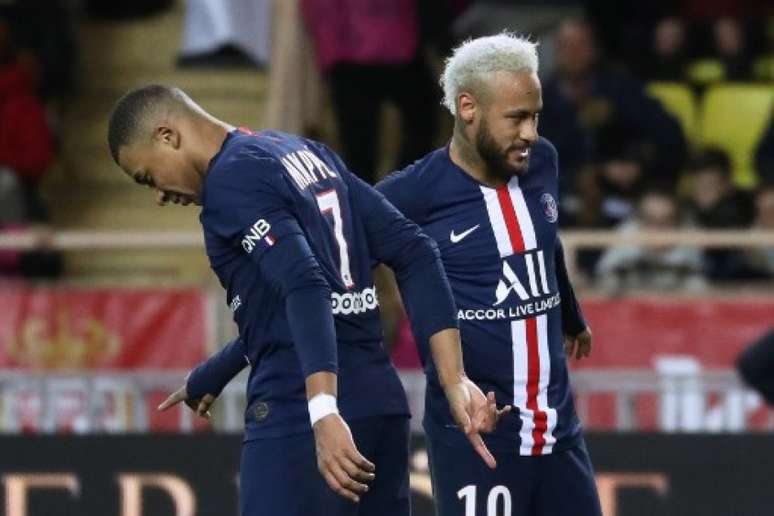 Mbappé e Neymar: francês e brasileiros foram os grandes nomes da vitória parisiense (Foto: Valery HACHE / AFP)