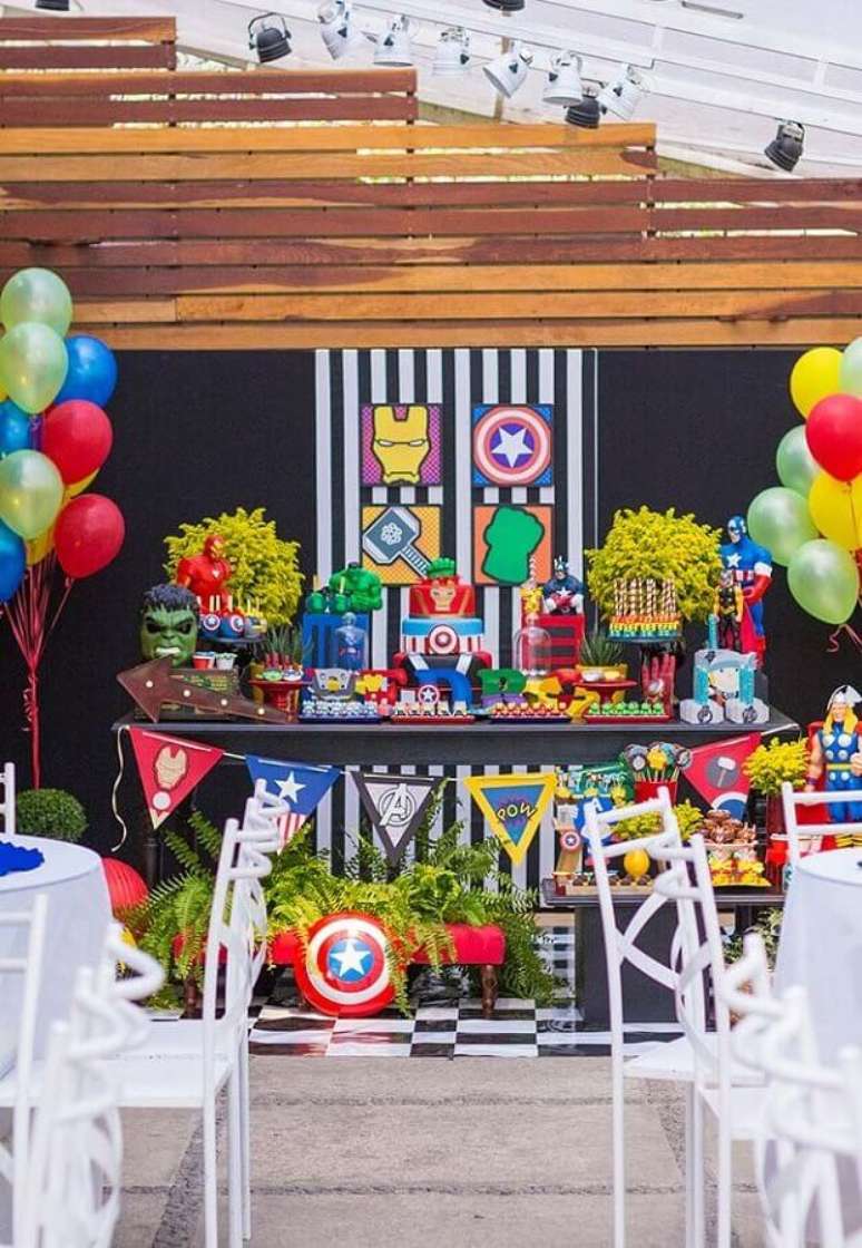 23. Decora&ccedil;&atilde;o para festa infantil dos Vingadores colorida &ndash; Foto: Why Santa Claus