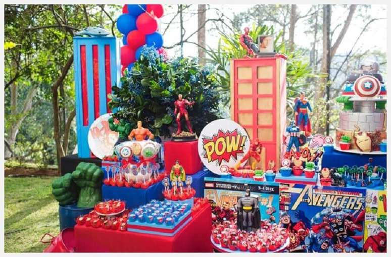 25. Decoração de festa dos Vingadores ao ar livre – Foto: Pinterest