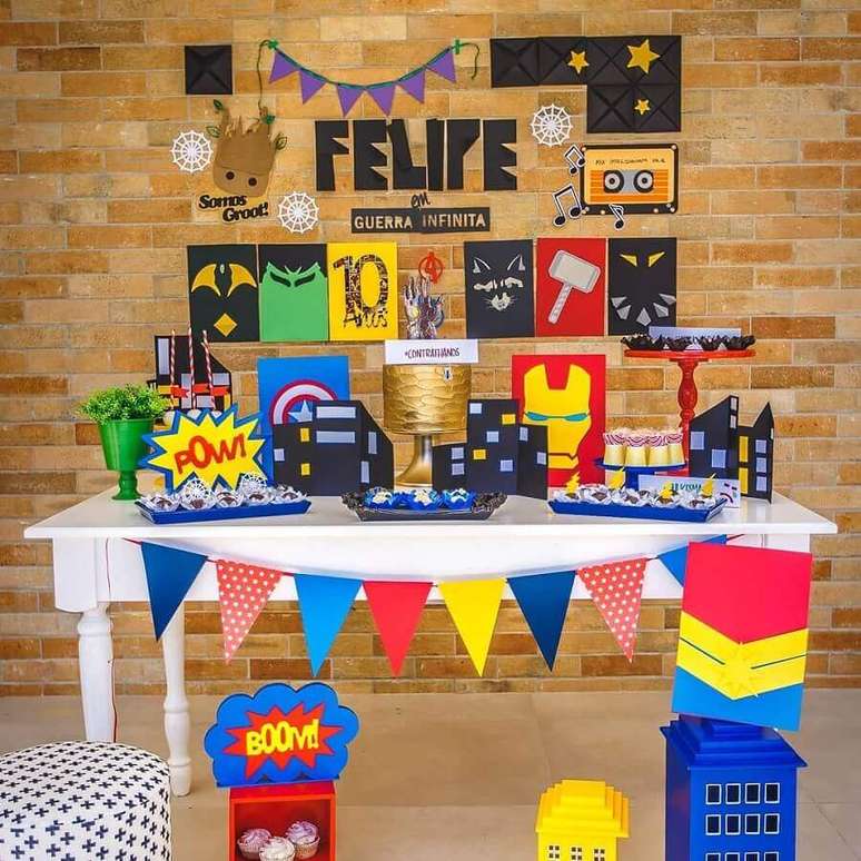 35. Decoração para festa dos Vingadores simples – Foto: Luciana Costa