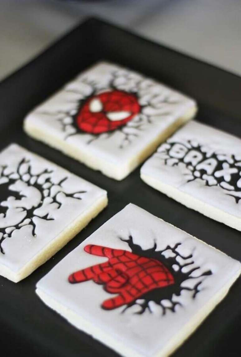 48. Biscoitos do Homem Aranha para festa infantil dos Vingadores – Foto: Kara’s Party Ideas