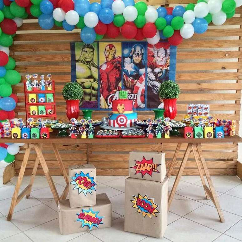 53. Decoração de festa dos Vingadores simples e rústica – Foto: Locações P7