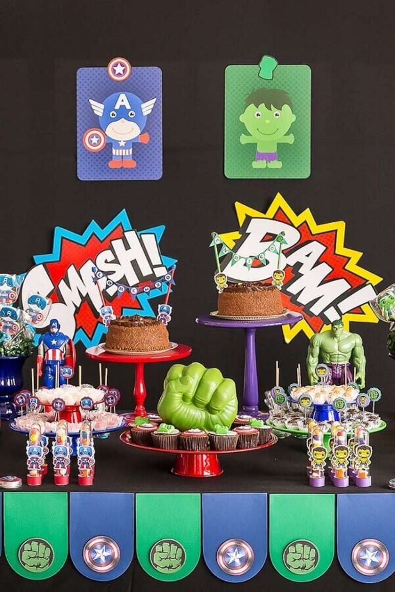 57. Ideia de decoração para festa dos Vingadores com detalhes coloridos – Foto: Pinterest