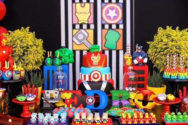 65. Tema de f esta dos Vingadores decorada bem colorida – Foto: Pinterest