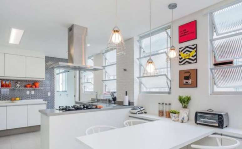 60. Janela de vidro basculante para cozinha &ndash; Foto: Korman Arquitetos