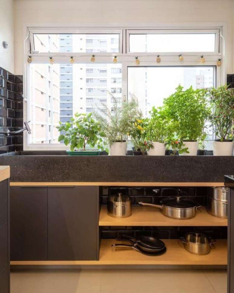9. Janela de vidro para cozinha moderna – Foto: DT Estúdio Arquitetura