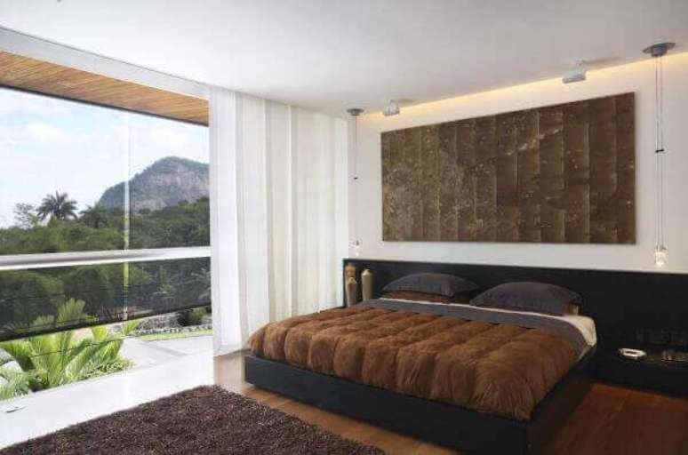 29. Janela de vidro para quarto neutro &ndash; Foto: Fernanda Pessoa de Queiroz