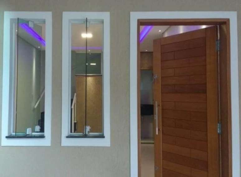 48. Janela de vidro pivotante para sala &ndash; Foto: Pinterest