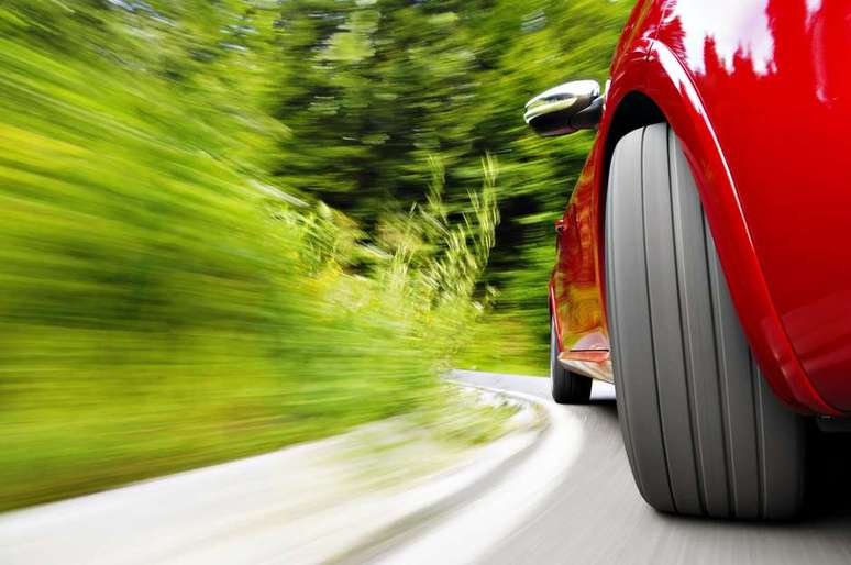 Os pneus influenciam no desempenho, consumo, conforto e segurança do carro.