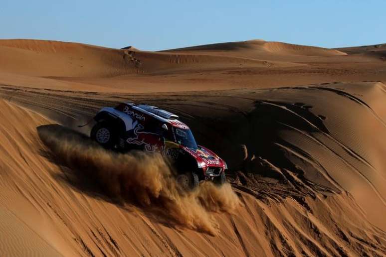 Carro de Carlos Sainz e Lucas Cruz durante etapa do Rally Dakar no Bahrain
16/01/2020
REUTERS/Hamad I Mohammed