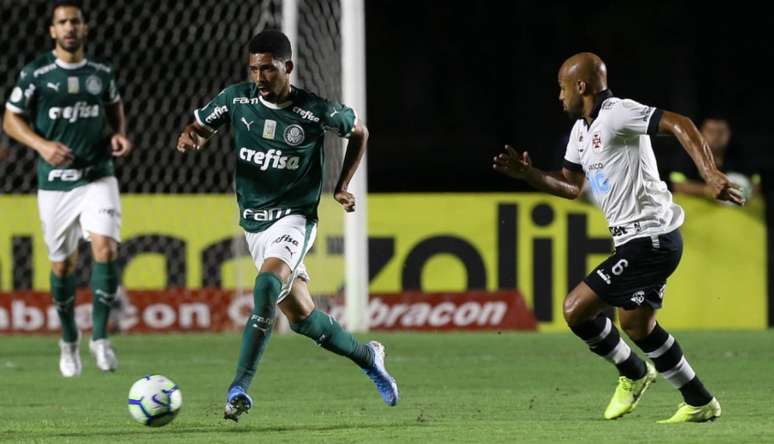 Matheus Fernandes em ação pelo Botafogo (Foto: Cesar Greco)