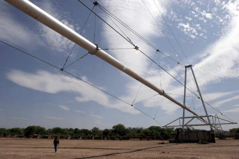 Gasoduto cruzando a regi&atilde;o de Tarenda, Bol&iacute;via 
30/08/2006
REUTERS/David Mercado