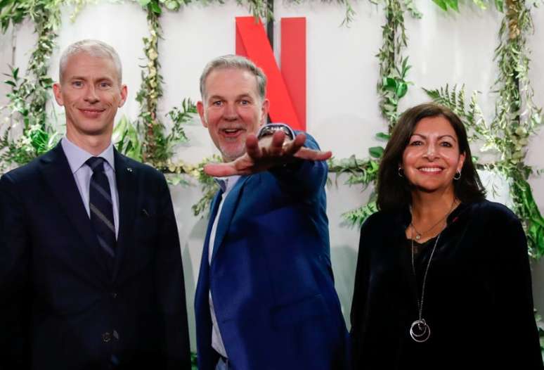 Franck Riester, ministro da Cultura da França, Reed Hastings, co-fundador e CEO da Netflix, e Anne Hidalgo, prefeita de Paris, participam da inaguranção do novo escritório da Netflix em Paris
17/01/2020
REUTERS/Gonzalo Fuentes