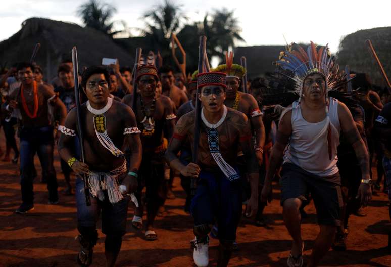 Índios  cantam e dançam no Parque Indígena do Xingu, perto de São José do Xingu
17/01/2020 REUTERS/Ricardo Moraes