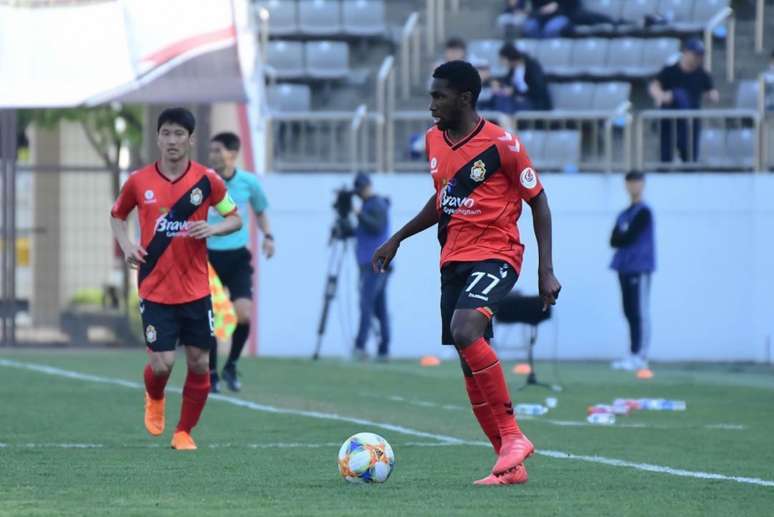 Negueba vem recuperando boa fase na Coreia, onde já marcou quatro gols (Foto:Divulgação)