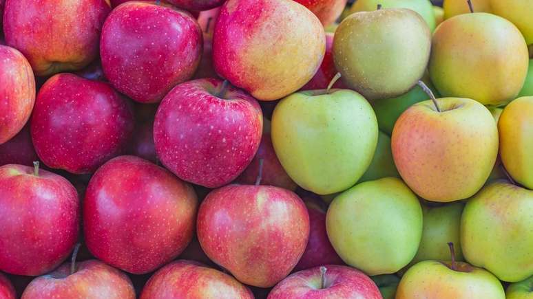 Aumento de temperaturas dificulta mudanças químicas que deixam cor da casca da fruta vermelha